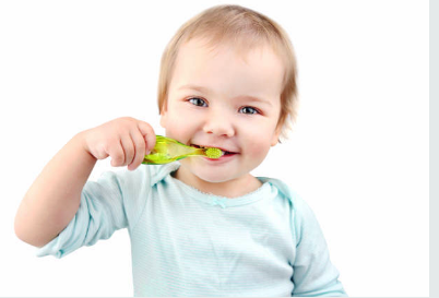 Leia mais sobre o artigo Higiene Bucal do Bebê sem dentes: quando devo começar?